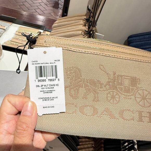 Coach CAP25 Double Zip Wallet With Horse And Carriage - Picture 4 of 4